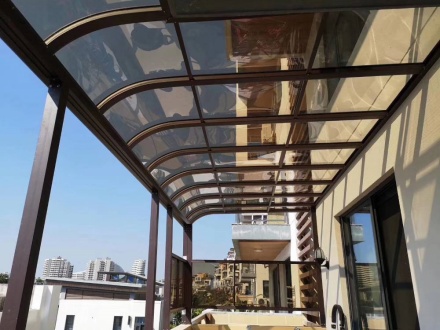 別墅陽臺(tái)雨棚